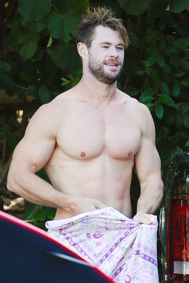 Chris Hemsworth Shirtless In Wet Board Shorts Famousmales